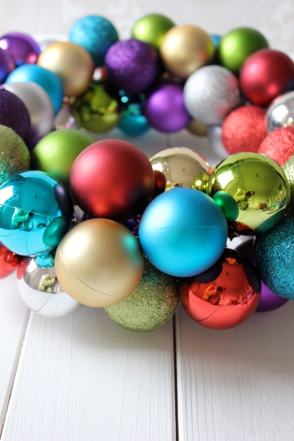 DIY – Wunderschöner Weihnachtskugelkranz in nur 20 Minuten – tezukuri baking
