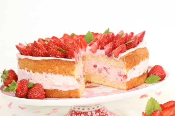 erdbeer_sahne_anschnitt